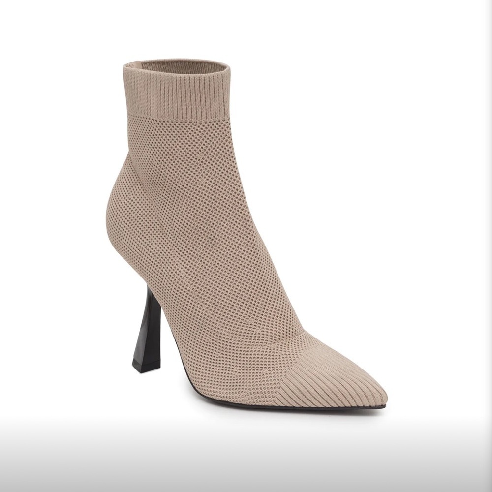 NWOB Marc Fisher Creamy Blush Umair Heeled Sock Bootie